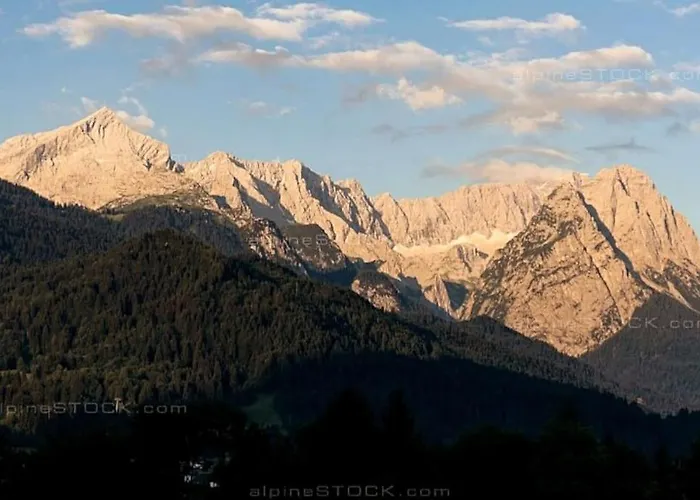 Zentral, Ruhig & Stilvoll Mit Bergpanorama+ Garten Garmisch-Partenkirchen